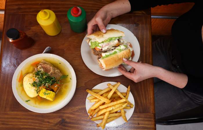 Fuente de soda Caco: la mejor picada 3B de Providencia