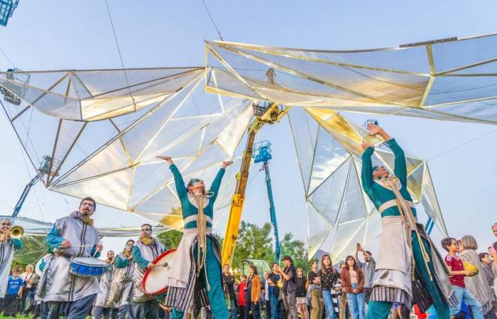 El Parque Bicentenario se llena de panorama gratis esta primavera gracias a una enorme instalación