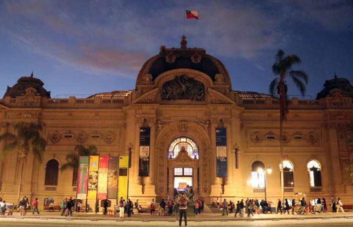 Noche de Museos: lugares y actividades imperdibles en Santiago