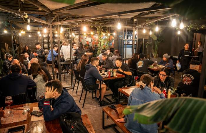 Kunstmann CraftBar tiene la terraza cervecera más refrescante de barrio Italia