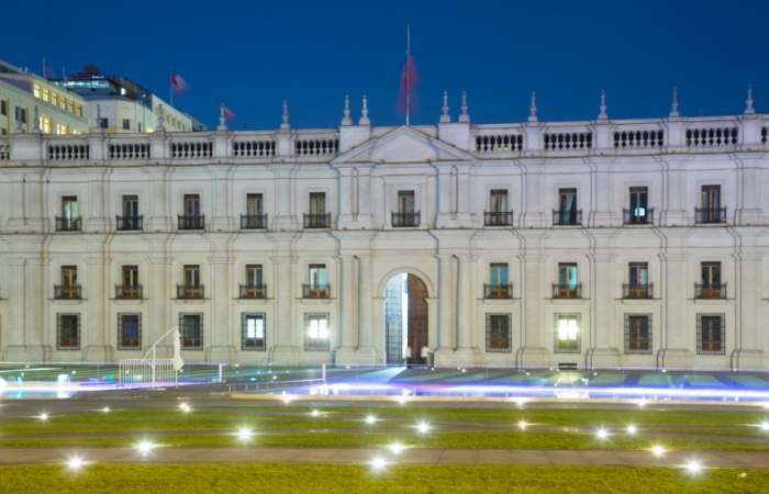 Con un show de luces en 3D en el frontis de La Moneda se dará la bienvenida al verano