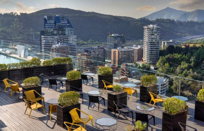 Red2One Rooftop Bar: vistas espectaculares y coctelería de autor en la terraza del hotel W Santiago