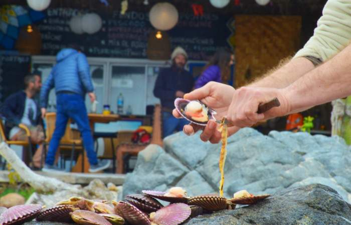 Cocinas del Pacífico: el festival de gastronomía que se realiza en unas de las mejores playas de Chile